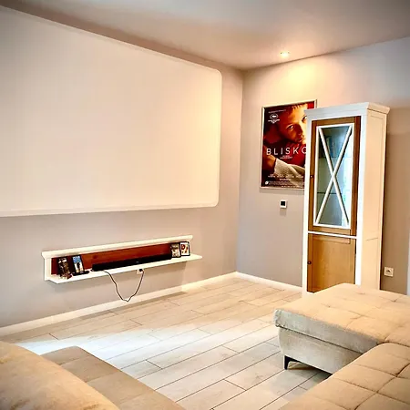 Pensión Kino Na Lace Z Jacuzzi I Prywatna Sala Kinowa 3*